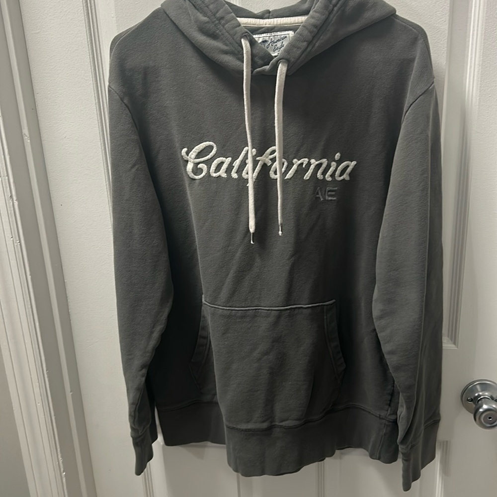 American Eagle men’s hoodie. Size Medium GUC.